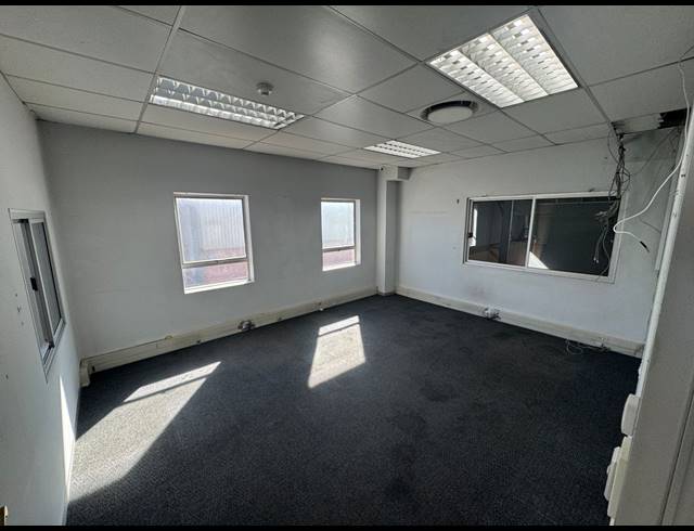 985M² WAREHOUSE TO LET IN LINBRO PARK